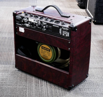 Store Special Product - Traynor - Custom Valve 15 Watt All-Tube 1x12 Guitar Combo Amp - Wine Red